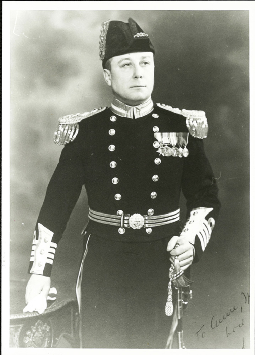 Victor Gabriel Brodeur à l'occasion de sa promotion au grade de Capitaine, le 01 janvier 1936
