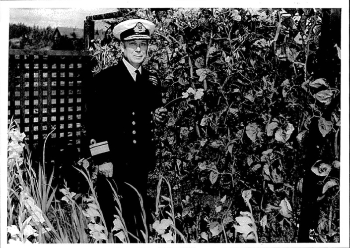Le contre-amiral Brodeur photographié au moment de sa retraite en juillet 1946